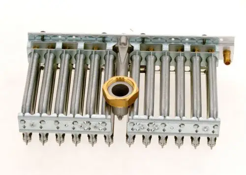 BOSCH Brenner mit mehreren Metallrohren und einem zentralen Anschluss für Gaszufuhr, montiert auf einer flachen Metallbasis.